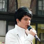 Adam Lambert performs Mad World at the CBS Early Show (Video)